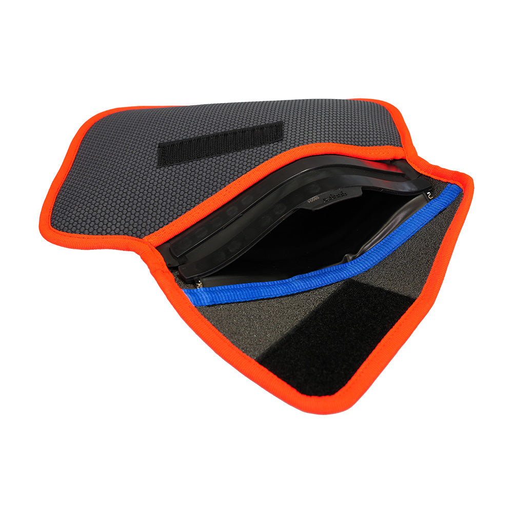 Futerbeutel schwimmend flach, grau, geöffnet