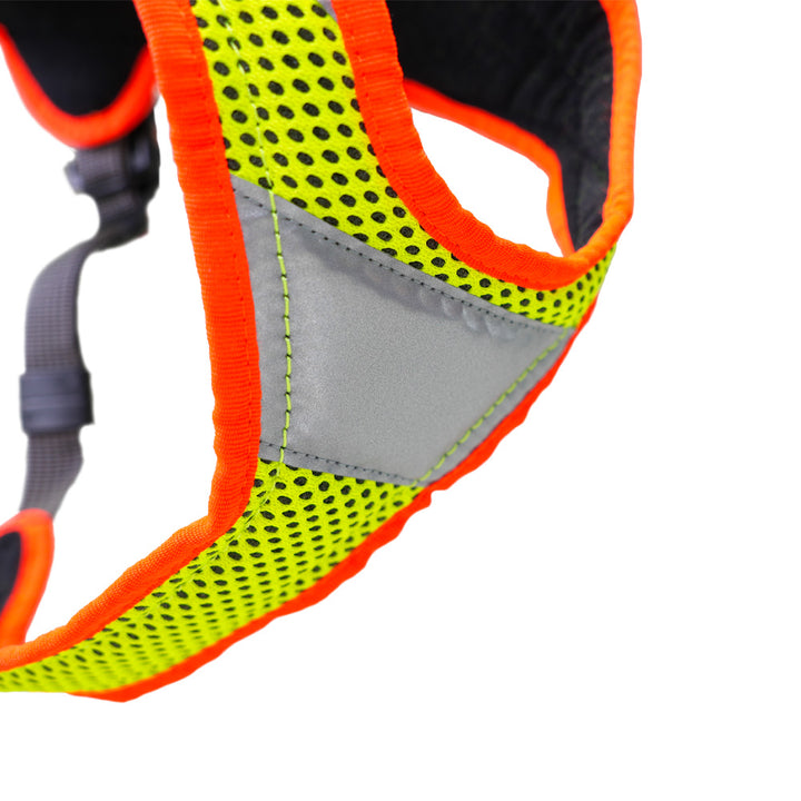 Dog harness Dog`s Fun Run Night, bright yellow with reflective stripes, two LED lights and fluorescent orange edging. Detailed view of reflective stripes on the chest.