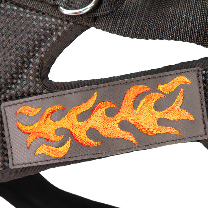 Harnais pour chien Dog`s Fun Run Batch noir, avec liseré noir. Détail d'un patch sur un des champs de velcro.